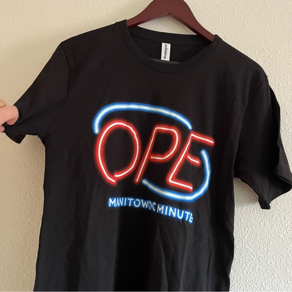 NWOT Ope Manitowoc Minute Graphic T Shirt Size Medium Midwest Comedy - Picture 3 of 6